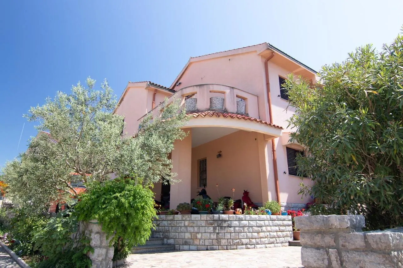 Apartment Slavica With Private Balcony And Parking Lot Punat