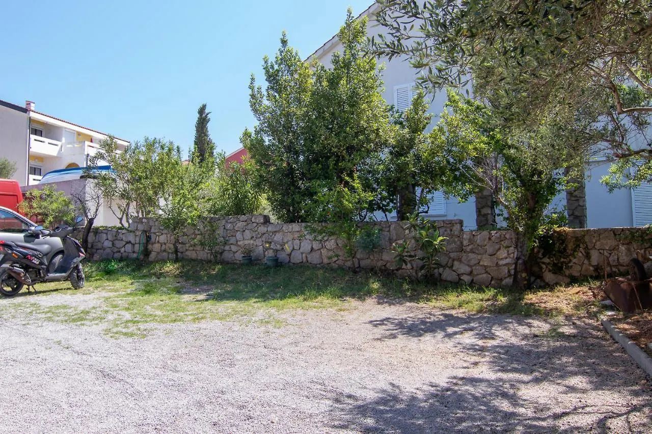 Apartment Slavica With Private Balcony And Parking Lot Punat