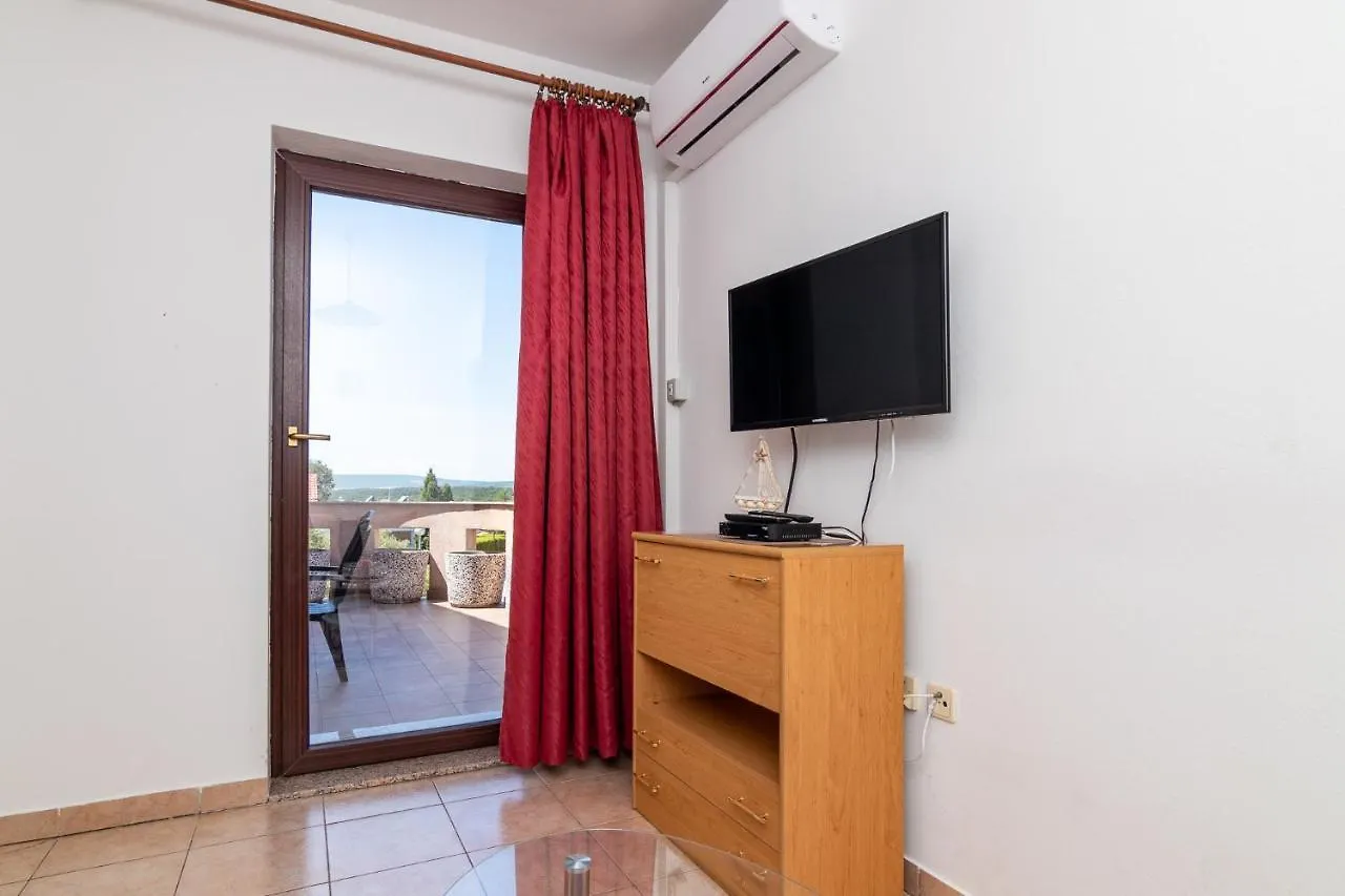 Apartment Slavica With Private Balcony And Parking Lot Punat